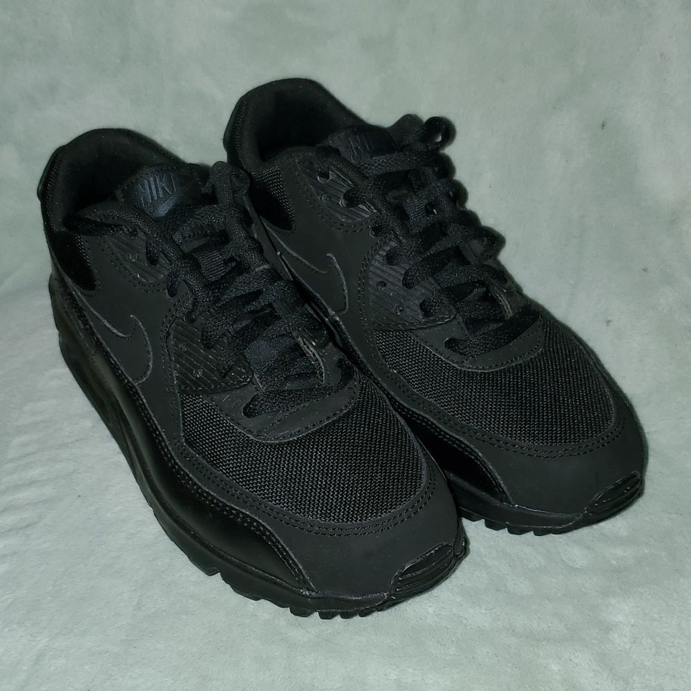 NWOT Nike Triple Black Air Max Running Shoes 6.5 2014